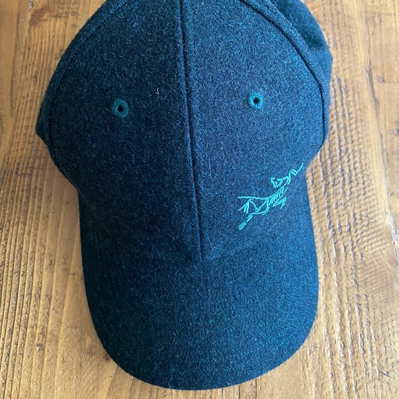 NWOT Arc'teryx Dark Green Wool Ball Cap - Picture 2 of 6